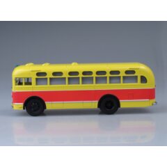 1:43 Масштабная модель Автобус ЗИС-155 красно-жёлтый, со шторками