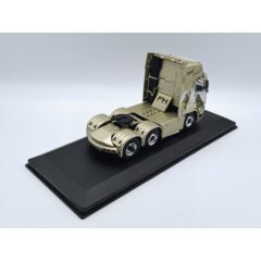 1:43 Масштабная модель седельный тягач VOLVO FH16 "Moon Howler" 2003 Gold Metallic/Decorated