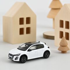 1:43 Масштабная модель PEUGEOT 208 GT 2024 Bianca White