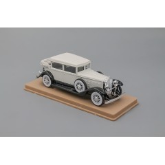 1:43 Масштабная модель Cadillac 452A (white/black)