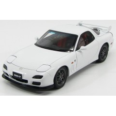 1:18 Масштабная модель Mazda Savanna RX-7 (FD) Spirit R-Type 2002 White