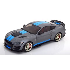 1:18 Масштабная модель Ford Shelby GT500 KR (silver / blue stripes)