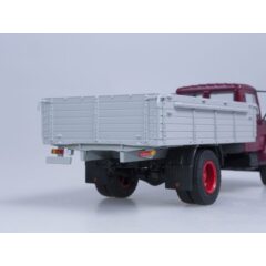 1:43 Масштабная модель 3307 (двигатель ЗМЗ-513) Выставочный, дерев. борт (темно-красный)