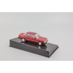 1:43 Масштабная модель Mercedes-Benz 190E 2.0 (Almandin Rot Metallic)