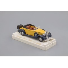 1:43 Масштабная модель Packard Super-Eight (yellow/black)