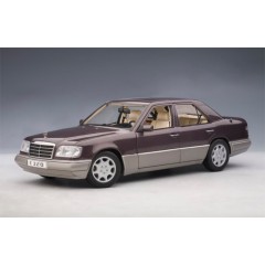 1:18 Масштабная модель MERCEDES-BENZ E320 LIMOUSINE 1995 (BORNIT METALLIC)