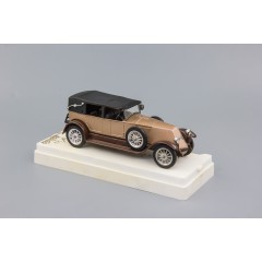 1:43 Масштабная модель Renault 40CV