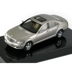 1:43 Масштабная модель Mercedes-Benz S500 SWB 2005 (Cubanit Silver)
