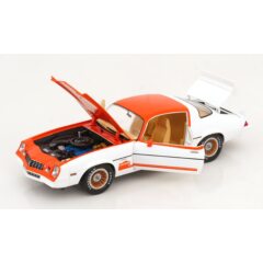 1:18 Масштабная модель CHEVROLET Camaro Cascade Edition 1979 White/Orange