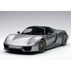 1:18 Масштабная модель Porsche 918 Spyder Weissach Package 2013 (silver)