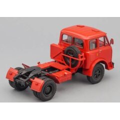 1:43 Масштабная модель МАЗ 504А седельный тягач, красный