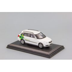 1:43 Масштабная модель Skoda Fabia II Combi (2007) White "Green Line"