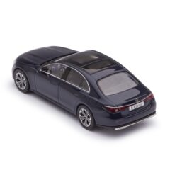 1:43 Масштабная модель MERCEDES-BENZ E-Classe Limousine (W214) 2024 Nautical Blue