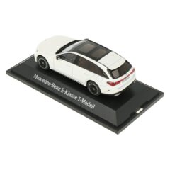 1:43 Масштабная модель MERCEDES-BENZ E-Class T-Model (S214) 2024 White