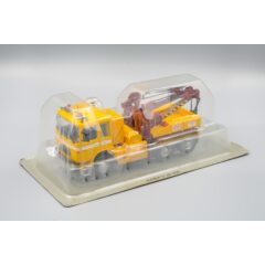 1:43 Kultowe Ciezarowki PRL-u №56 - RABA U26.256 Holownik