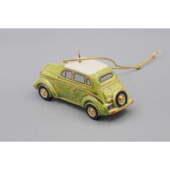 Ёлочная игрушка "Москвич 01" салатовый с белой крышей