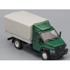1:43 Масштабная модель ГАЗон C41R13 бортовой (с тентом и обтекателем), зеленый / серый
