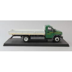 1:43 Масштабная модель ГАЗон C41R31 бортовой с тентом, зеленый / серый