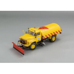 1:43 Масштабная модель Автомобиль Поливомоечный «ПМ-130Б» - Томск Аэропорт «Богашево» 1982 г.