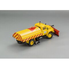 1:43 Масштабная модель Автомобиль Поливомоечный «ПМ-130Б» - Томск Аэропорт «Богашево» 1982 г.