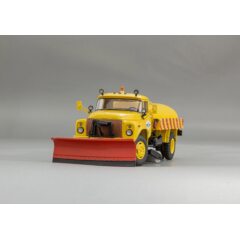 1:43 Масштабная модель Автомобиль Поливомоечный «ПМ-130Б» - Томск Аэропорт «Богашево» 1982 г.