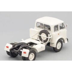 1:43 Масштабная модель МАЗ 5429 седельный тягач, белый