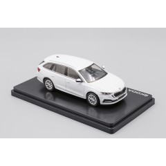 1:43 Масштабная модель Skoda Octavia IV (2020) Combi - Moon White Metallic