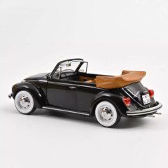 1:18 Масштабная модель VW Beetle 1303 Cabriolet 1972 Black