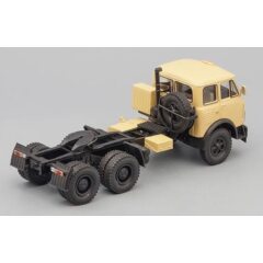 1:43 Масштабная модель МАЗ 515Б седельный тягач (1977), бежевый
