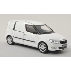 1:43 Масштабная модель Skoda Praktik (фургон) 2013 White Candy