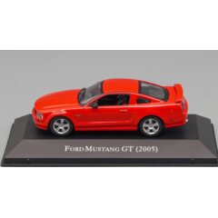 1:43 Масштабная модель FORD Mustang GT 2005