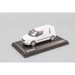 1:43 Масштабная модель Skoda Roomster FL Praktik (2010) White Candy Uni