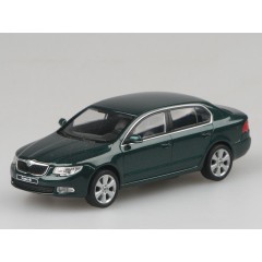 1:43 Масштабная модель Skoda Superb II 2008 Amazonian Green Metallic