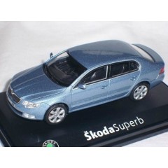 1:43 Масштабная модель Skoda Superb II 2008 Satin Gray