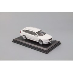 1:43 Масштабная модель Skoda Superb II Combi 2009 E-White Candy