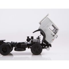 1:43 Масштабная модель КАМАЗ-54112 с полуприцепом НЕФАЗ-96742