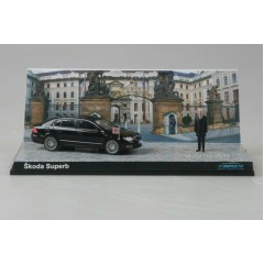 1:18 Масштабная модель Skoda Superb II L&K с фигурой президента M.Zeman 8 марта 2013