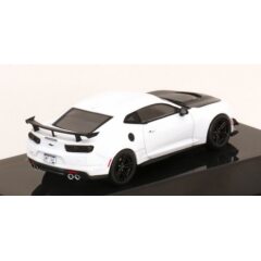 1:43 Масштабная модель CHEVROLET Camaro ZL1 1LE 2019 White/Black