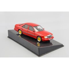 1:43 Масштабная модель MERCEDES-BENZ 300E (W124) 1984 Dark Red
