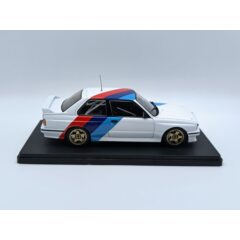 1:24 Масштабная модель BMW M3 (E30) 1989 White/Decorated