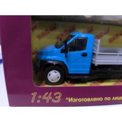 (Уценка!) 1:43 Масштабная модель ГАЗон C41R33 бортовой, голубой / серый