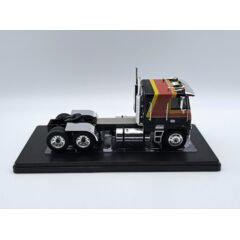 1:43 Масштабная модель седельный тягач FREIGHTLINER FLA 1993 Black/Red/Orange/Yellow