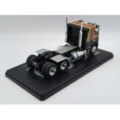 1:43 Масштабная модель седельный тягач FREIGHTLINER FLA 1993 Black/Red/Orange/Yellow