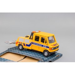 1:45 Масштабная модель Mercedes-Benz T1, эвакуатор, оранжевый