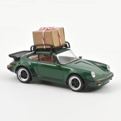 1:43 Масштабная модель PORSCHE 911 Turbo (Рождественский подарок на крыше) 1978 Green Christmas