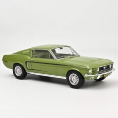 1:12 Масштабная модель FORD Mustang GT Fastback 1968 Lime Gold Metallic