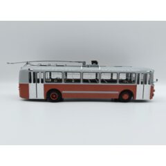 1:43 Масштабная модель Троллейбус ЗиУ-5 звезда