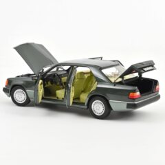 1:18 Масштабная модель MERCEDES-BENZ 230E (W124) 1990 Night Green Metallic