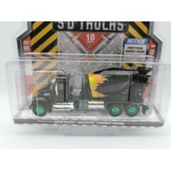 1:64 Масштабная модель MACK Granite бетономешалка 2019 Black with Flames (Greenlight!!!)