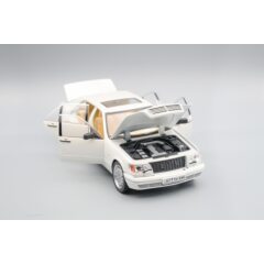 1:24 Модель Mercedes-Benz W140, белый, 21 см